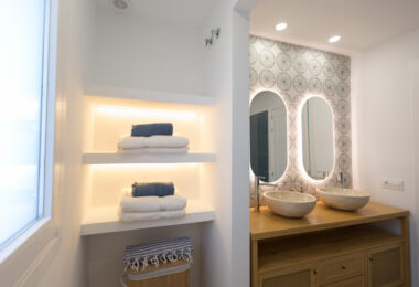 Fully Renovated 2-Bedroom Apartment Just 150m from the Beach – With Access to 4-Star Hotel Facilities