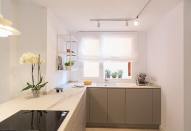Fully Renovated 2-Bedroom Apartment Just 150m from the Beach – With Access to 4-Star Hotel Facilities