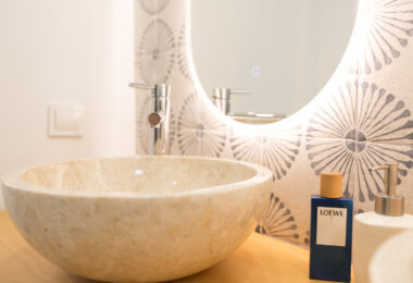 Fully Renovated 2-Bedroom Apartment Just 150m from the Beach – With Access to 4-Star Hotel Facilities