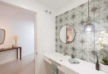 Fully Renovated 2-Bedroom Apartment Just 150m from the Beach – With Access to 4-Star Hotel Facilities