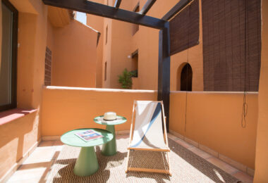 Fully Renovated 2-Bedroom Apartment Just 150m from the Beach – With Access to 4-Star Hotel Facilities