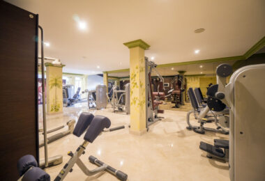 Fully Renovated 2-Bedroom Apartment Just 150m from the Beach – With Access to 4-Star Hotel Facilities