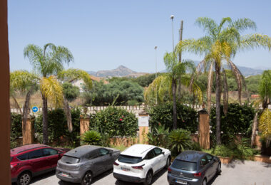 Fully Renovated 2-Bedroom Apartment Just 150m from the Beach – With Access to 4-Star Hotel Facilities