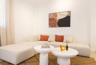 Fully Renovated 2-Bedroom Apartment Just 150m from the Beach – With Access to 4-Star Hotel Facilities