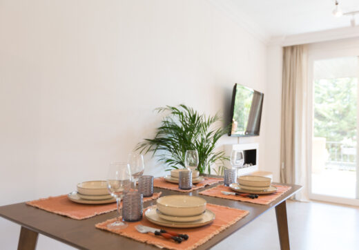 Fully Renovated 2-Bedroom Apartment Just 150m from the Beach – With Access to 4-Star Hotel Facilities