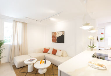 Fully Renovated 2-Bedroom Apartment Just 150m from the Beach – With Access to 4-Star Hotel Facilities