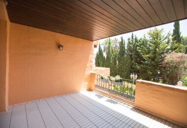 Fully Renovated 2-Bedroom Apartment Just 150m from the Beach – With Access to 4-Star Hotel Facilities