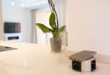 Fully Renovated 2-Bedroom Apartment Just 150m from the Beach – With Access to 4-Star Hotel Facilities