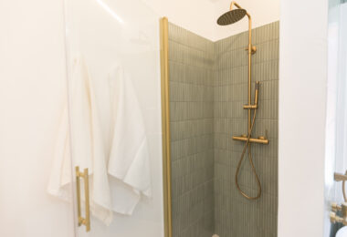 Fully Renovated 2-Bedroom Apartment Just 150m from the Beach – With Access to 4-Star Hotel Facilities
