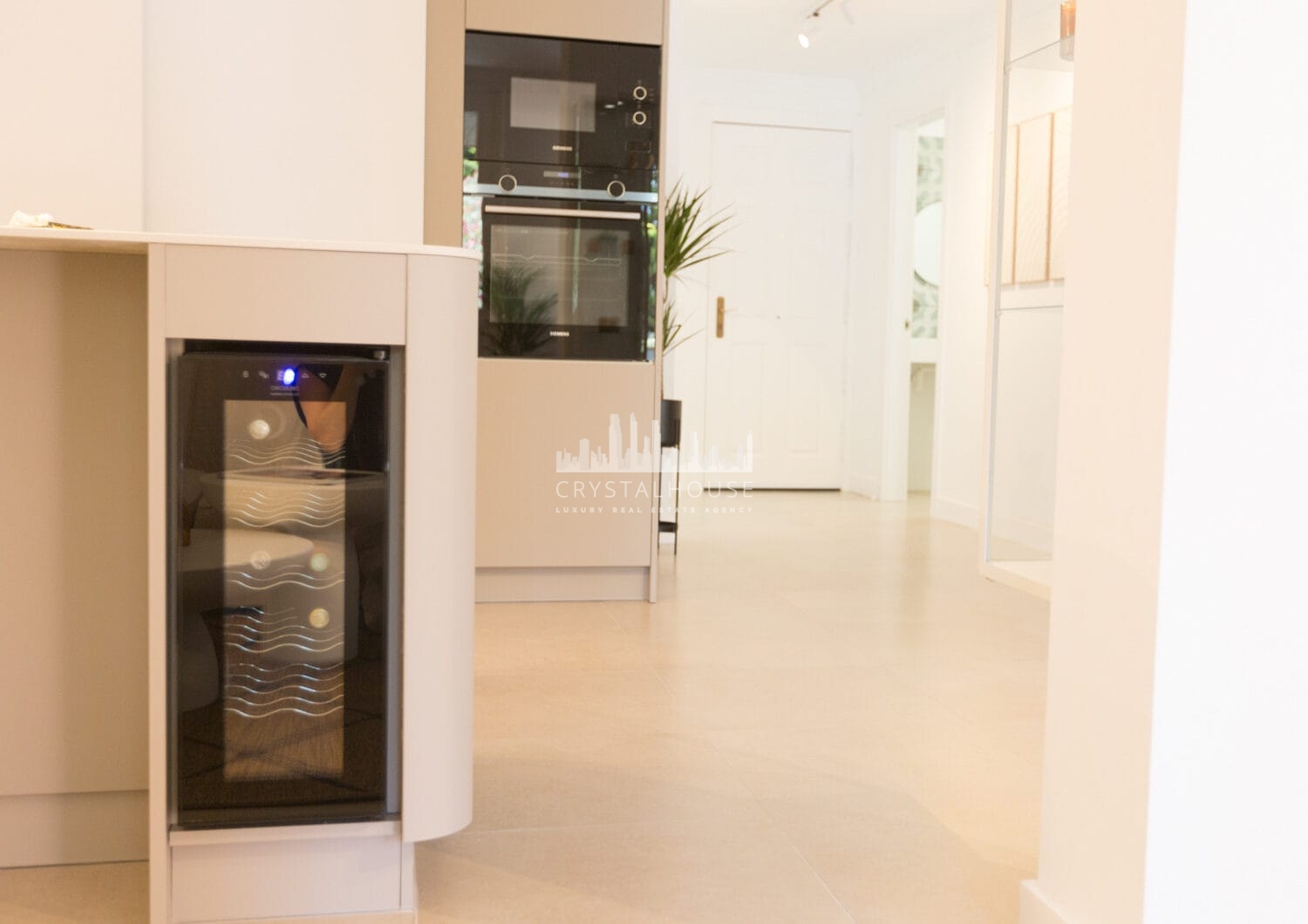 Fully Renovated 2-Bedroom Apartment Just 150m from the Beach – With Access to 4-Star Hotel Facilities