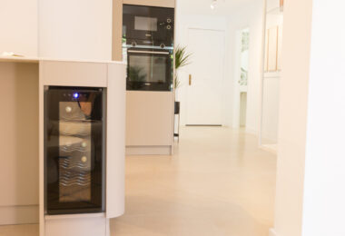 Fully Renovated 2-Bedroom Apartment Just 150m from the Beach – With Access to 4-Star Hotel Facilities