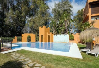 Fully Renovated 2-Bedroom Apartment Just 150m from the Beach – With Access to 4-Star Hotel Facilities