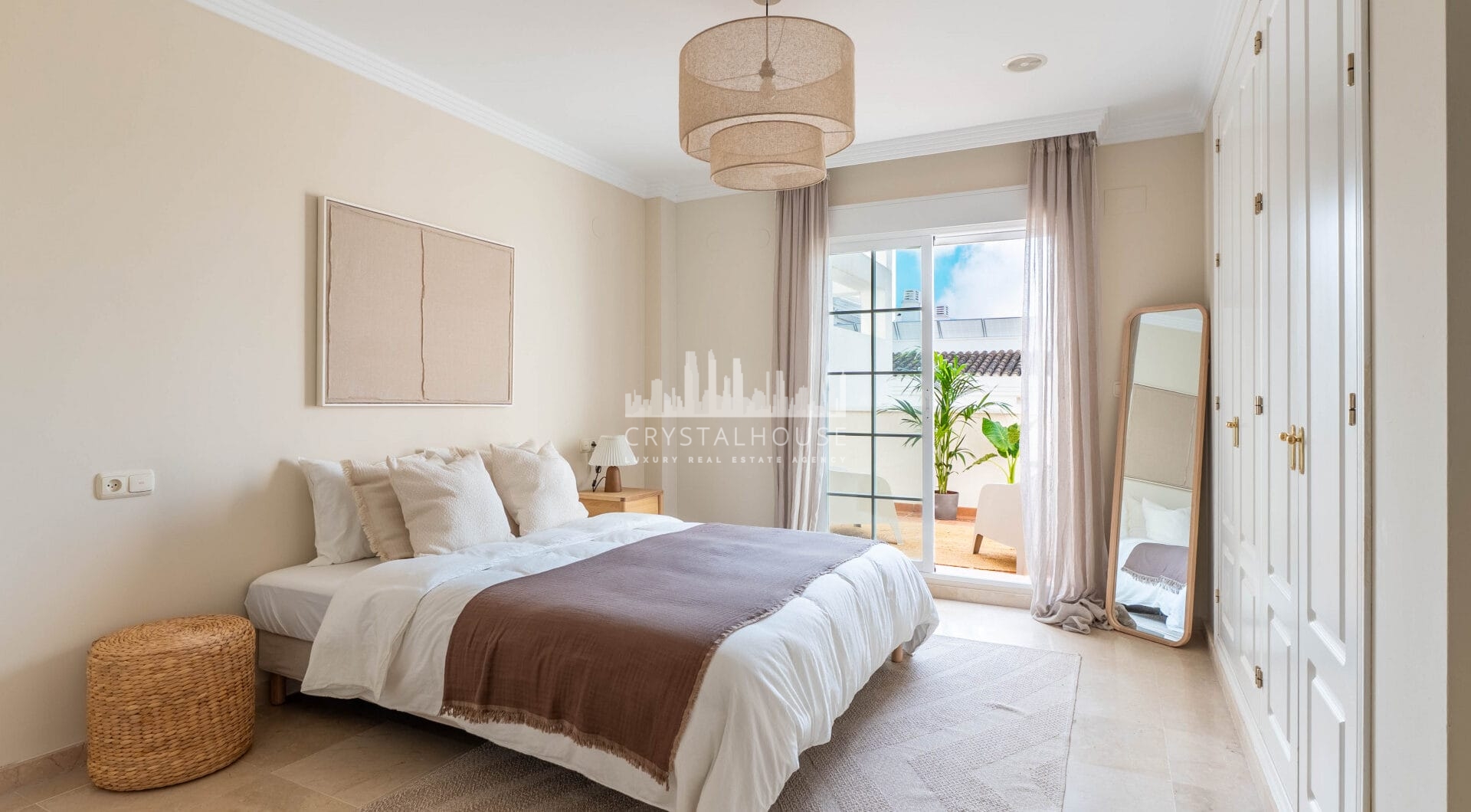 This penthouse represents the best of Marbella living, combining luxury, comfort, and a prime location in one of the most sought-after areas of the Costa del Sol.