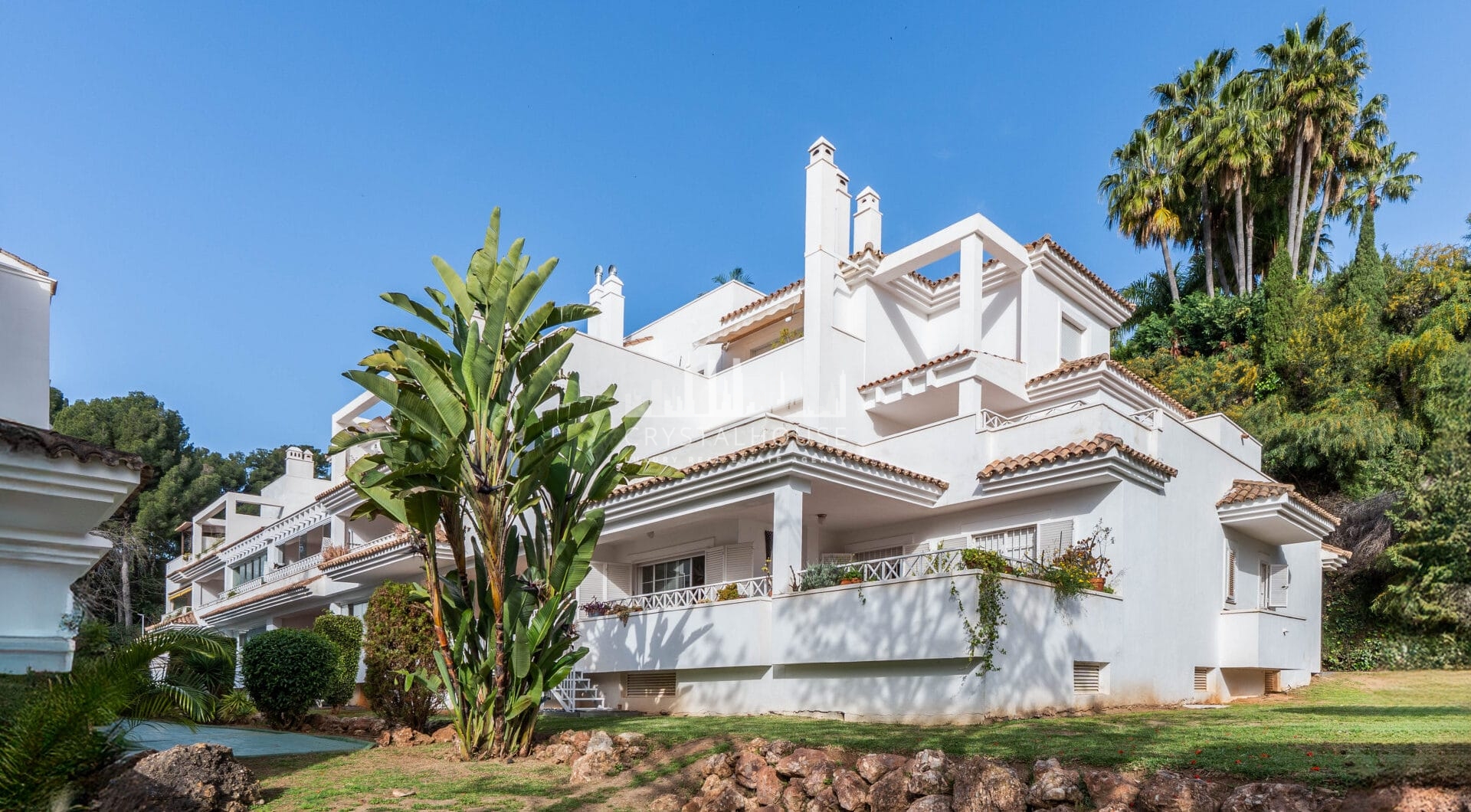 This penthouse represents the best of Marbella living, combining luxury, comfort, and a prime location in one of the most sought-after areas of the Costa del Sol.