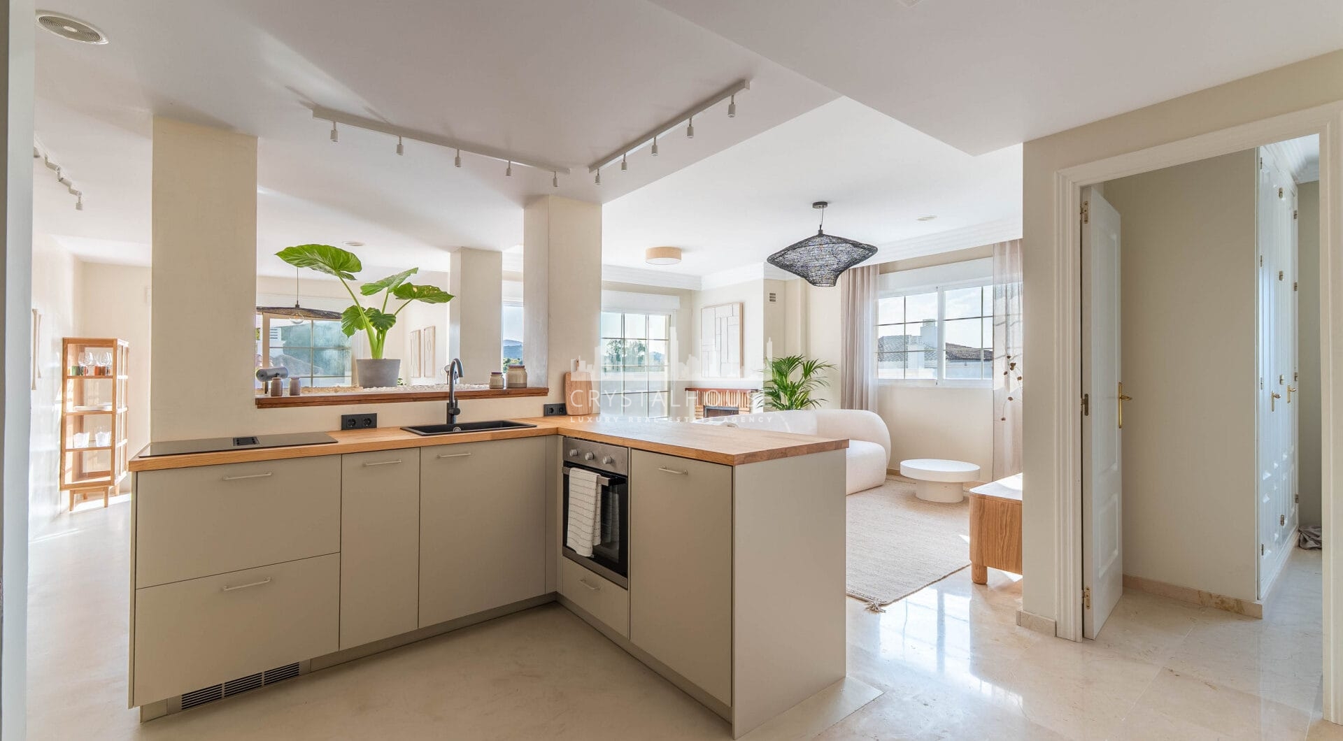 This penthouse represents the best of Marbella living, combining luxury, comfort, and a prime location in one of the most sought-after areas of the Costa del Sol.