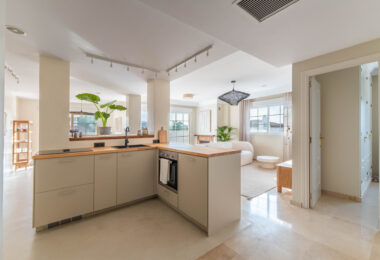 This penthouse represents the best of Marbella living, combining luxury, comfort, and a prime location in one of the most sought-after areas of the Costa del Sol.