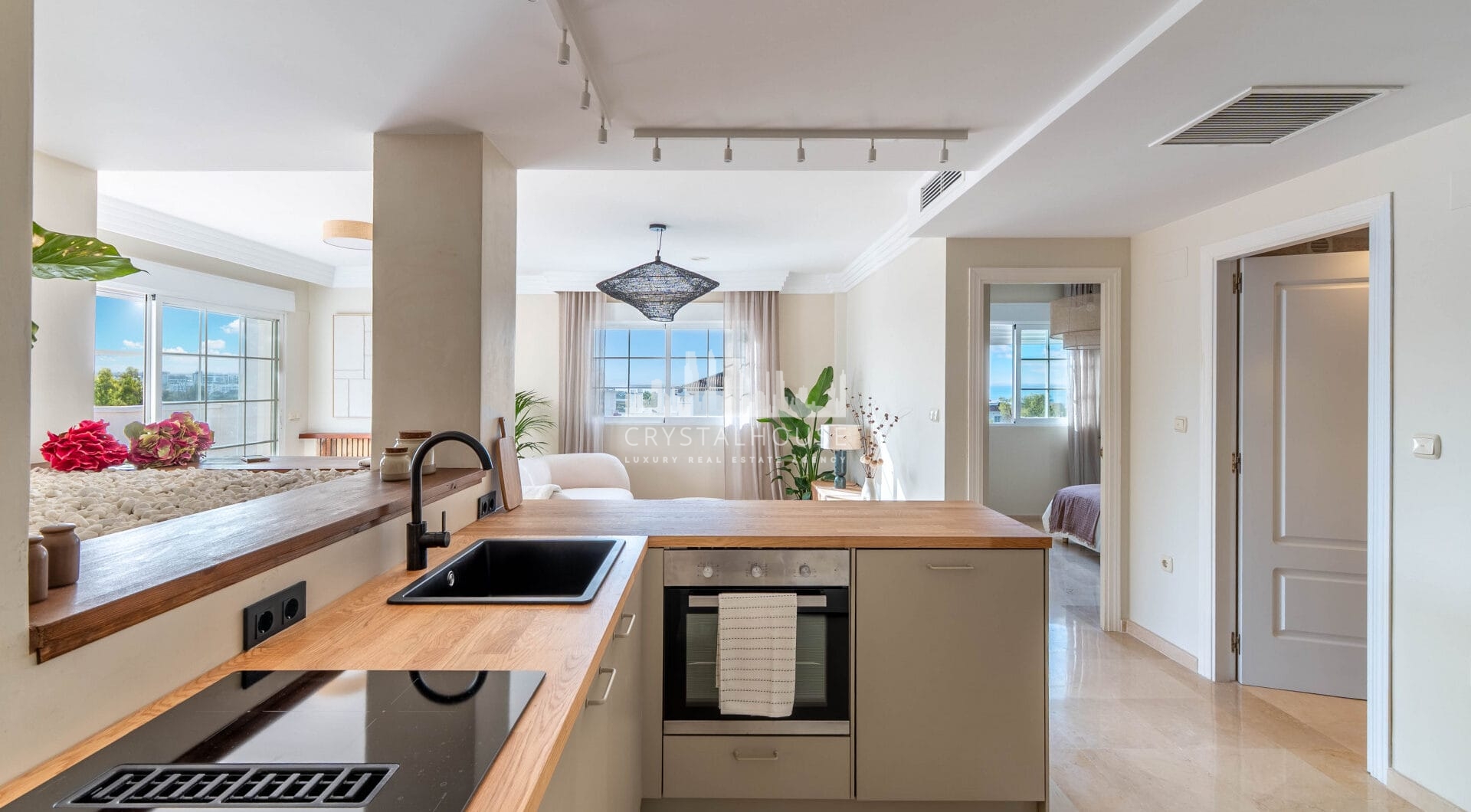This penthouse represents the best of Marbella living, combining luxury, comfort, and a prime location in one of the most sought-after areas of the Costa del Sol.
