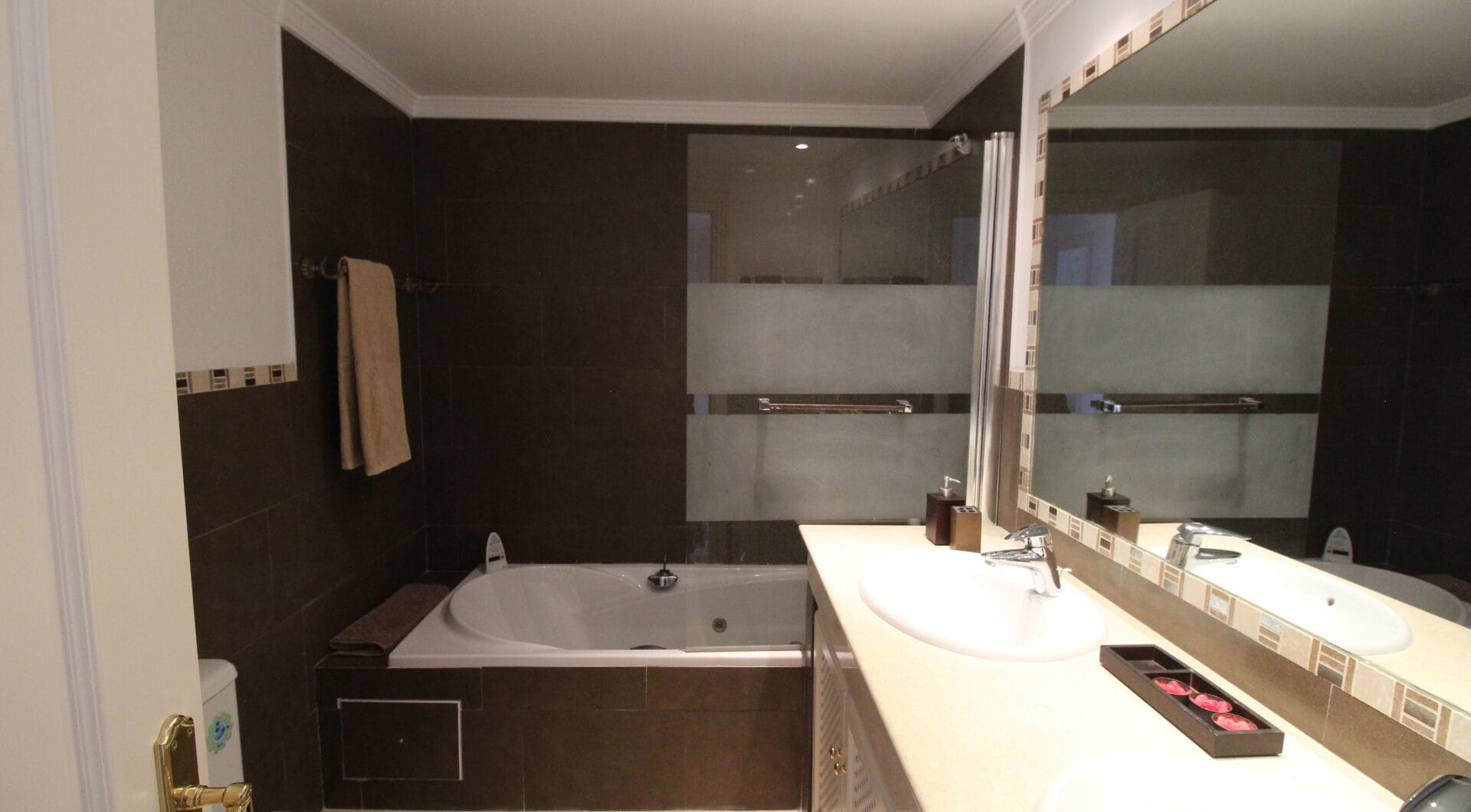BEAUTIFULL AND PRIVATE SEMIDETACHED   OPEN VIEWS TO THE SEA