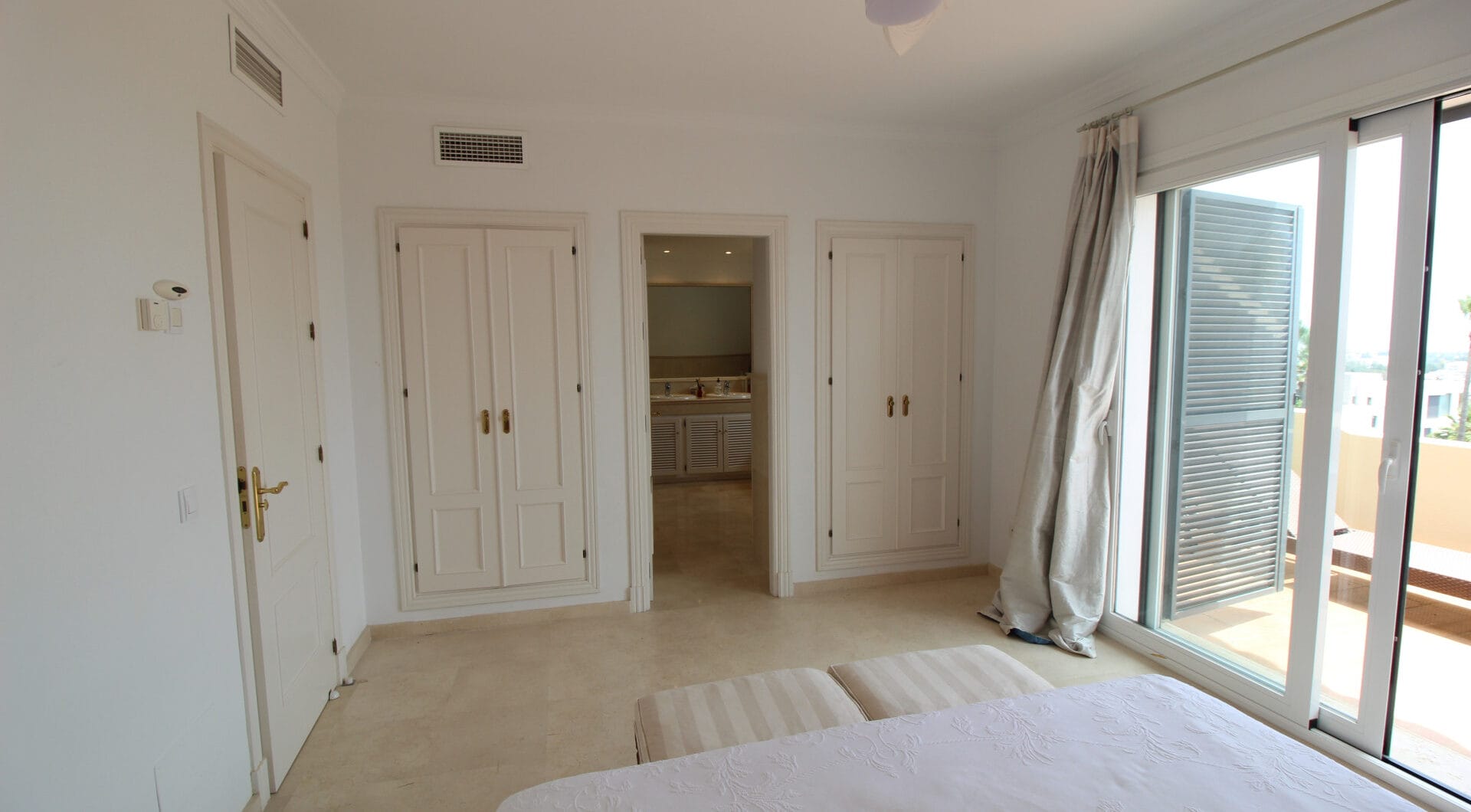 BEAUTIFULL AND PRIVATE SEMIDETACHED   OPEN VIEWS TO THE SEA