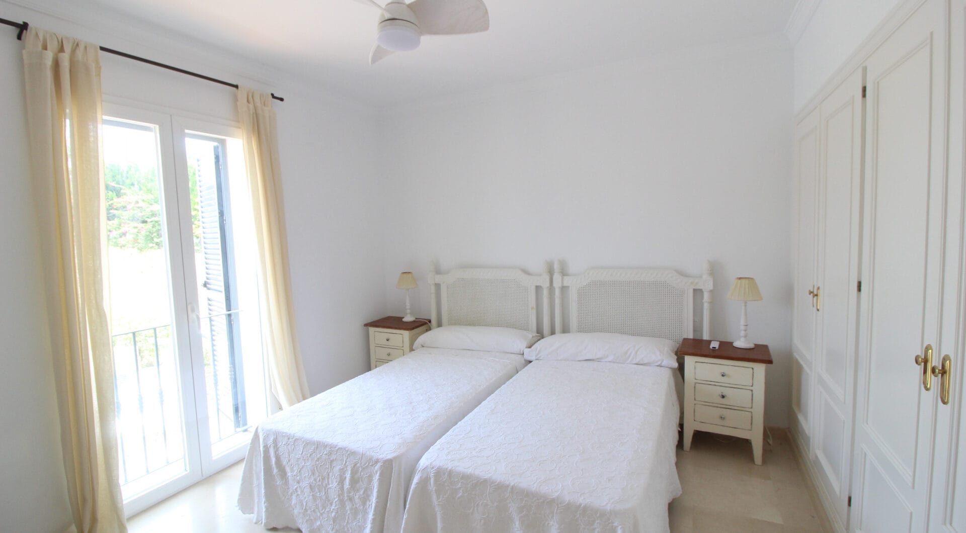 BEAUTIFULL AND PRIVATE SEMIDETACHED   OPEN VIEWS TO THE SEA