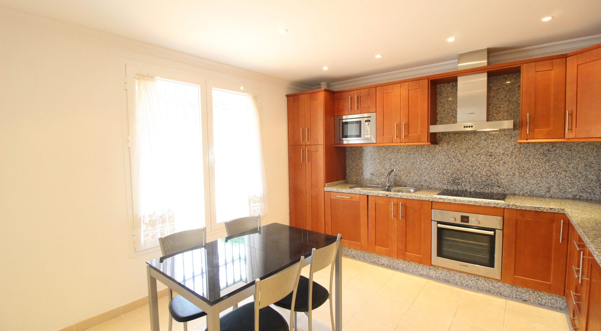 BEAUTIFULL AND PRIVATE SEMIDETACHED   OPEN VIEWS TO THE SEA