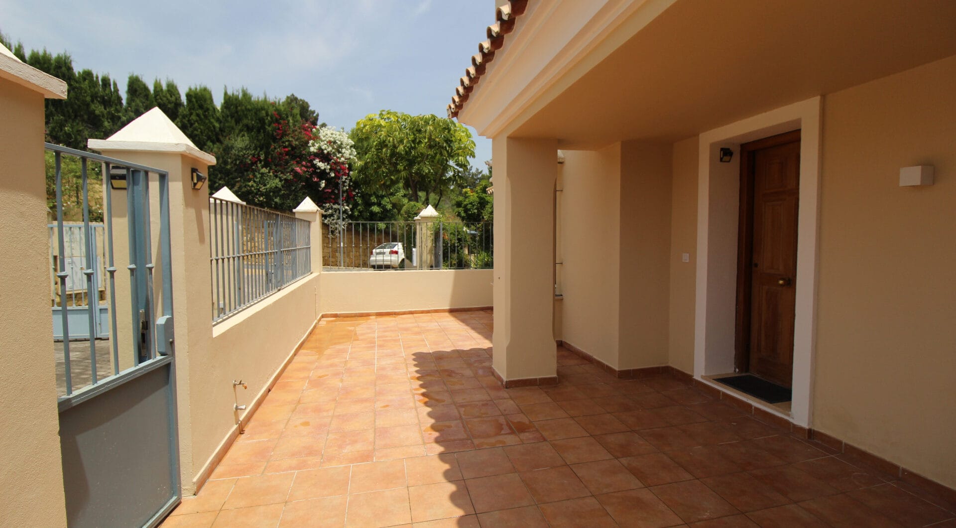 BEAUTIFULL AND PRIVATE SEMIDETACHED   OPEN VIEWS TO THE SEA