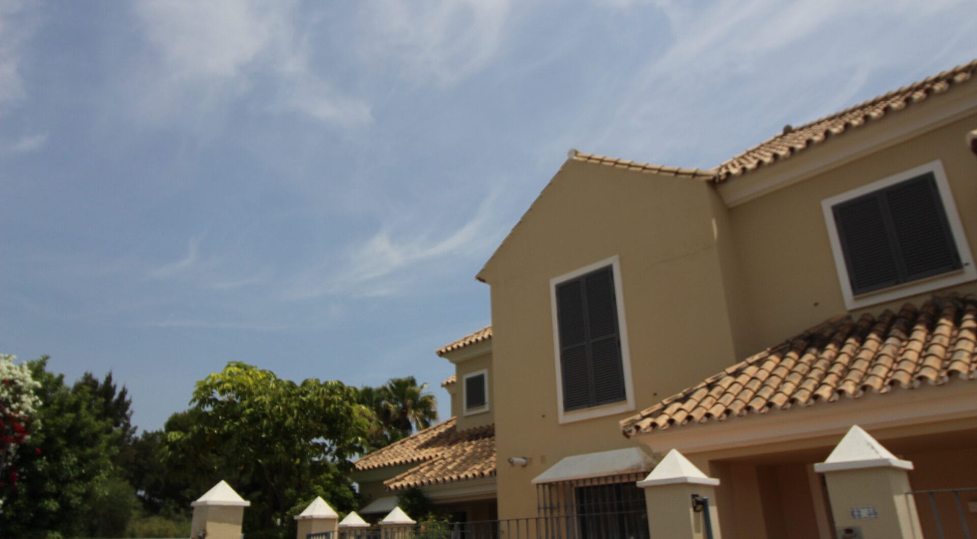 BEAUTIFULL AND PRIVATE SEMIDETACHED   OPEN VIEWS TO THE SEA