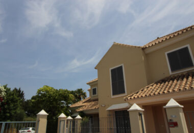 BEAUTIFULL AND PRIVATE SEMIDETACHED   OPEN VIEWS TO THE SEA