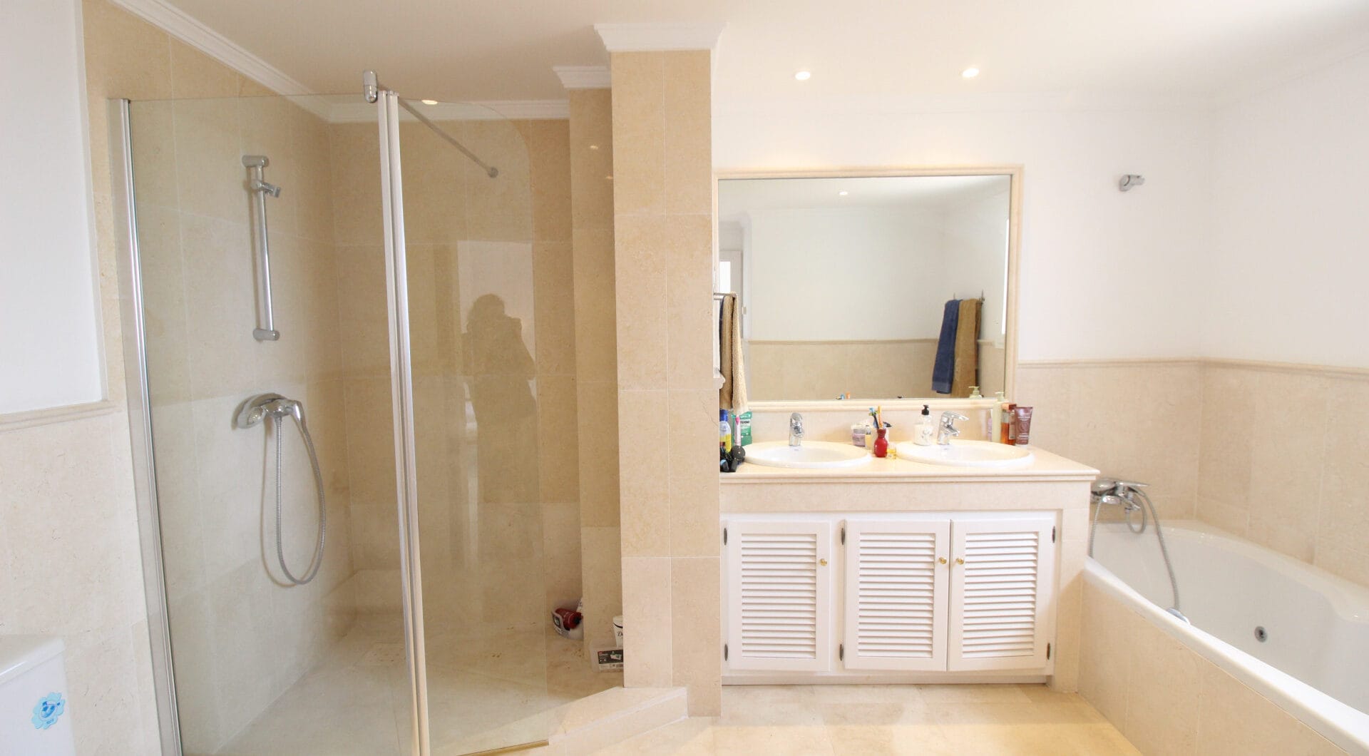 BEAUTIFULL AND PRIVATE SEMIDETACHED   OPEN VIEWS TO THE SEA
