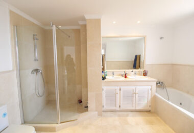 BEAUTIFULL AND PRIVATE SEMIDETACHED   OPEN VIEWS TO THE SEA