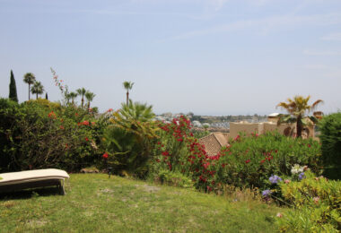 BEAUTIFULL AND PRIVATE SEMIDETACHED   OPEN VIEWS TO THE SEA