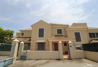 BEAUTIFULL AND PRIVATE SEMIDETACHED   OPEN VIEWS TO THE SEA
