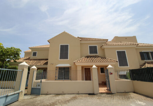 BEAUTIFULL AND PRIVATE SEMIDETACHED   OPEN VIEWS TO THE SEA