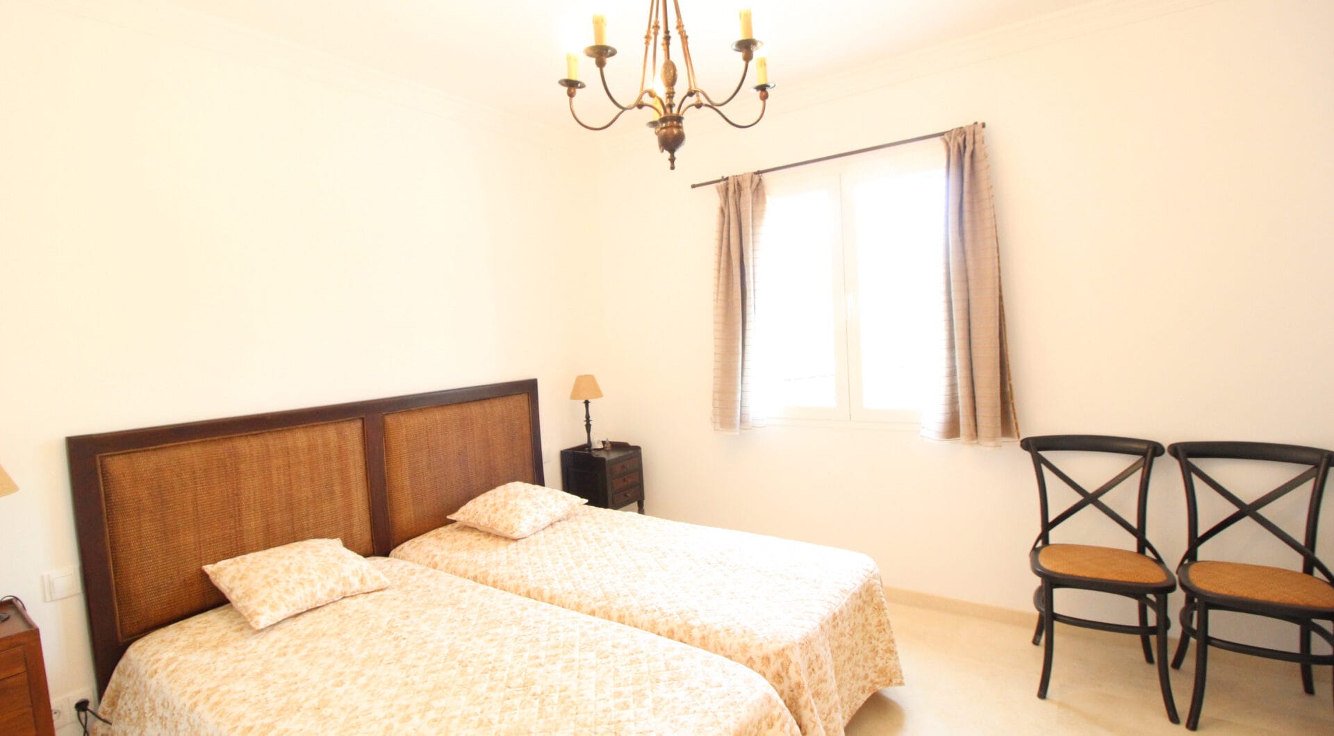 BEAUTIFULL AND PRIVATE SEMIDETACHED   OPEN VIEWS TO THE SEA