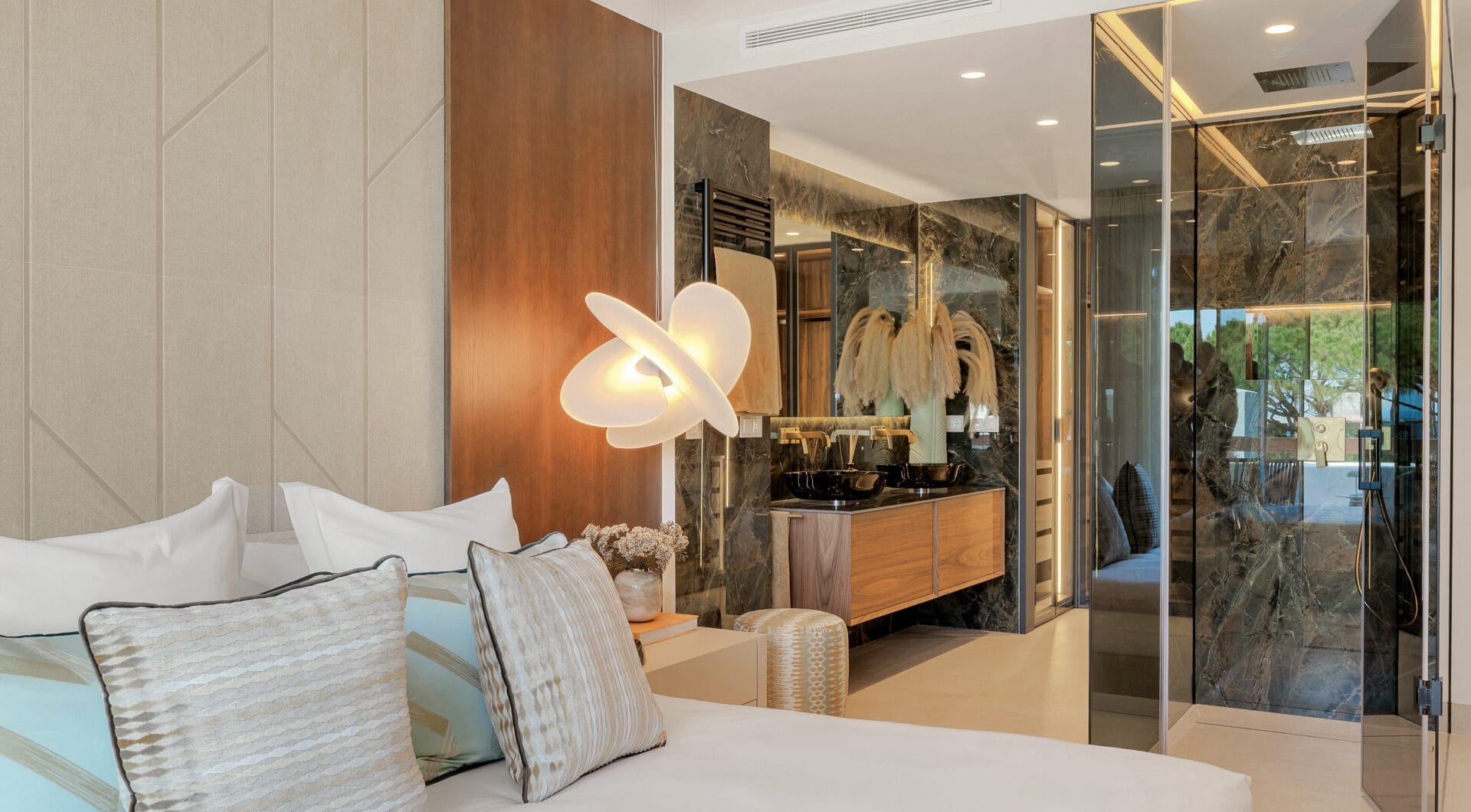 Elegant Beachfront Apartment in Los Monteros Palm Beach – Marbella