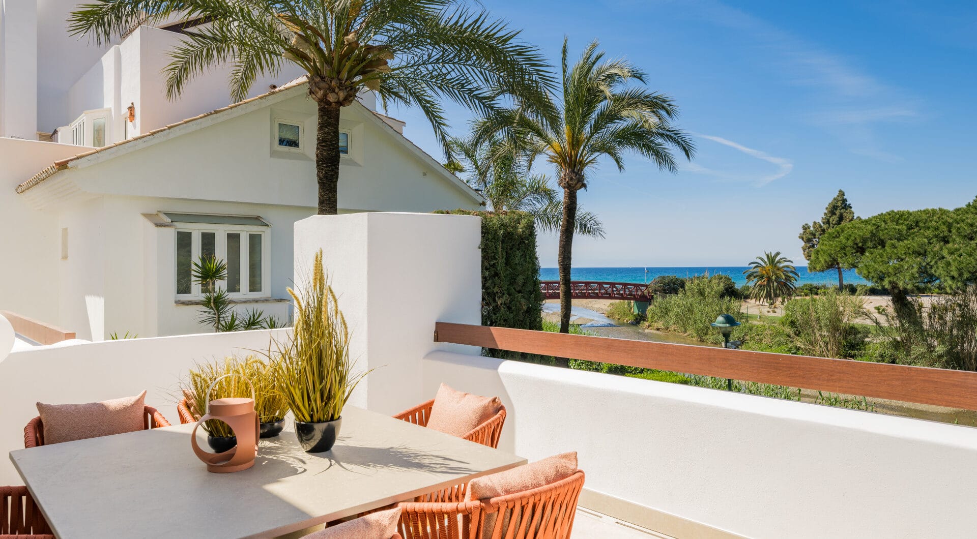 Frontline Beach Apartment with Sea &amp; Golf Views – Los Monteros Palm Beach