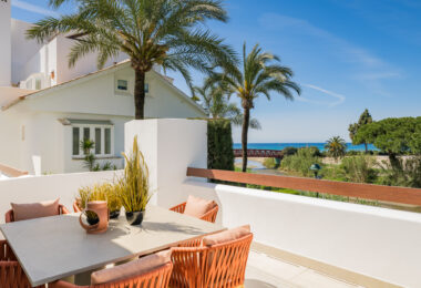 Frontline Beach Apartment with Sea &amp; Golf Views – Los Monteros Palm Beach