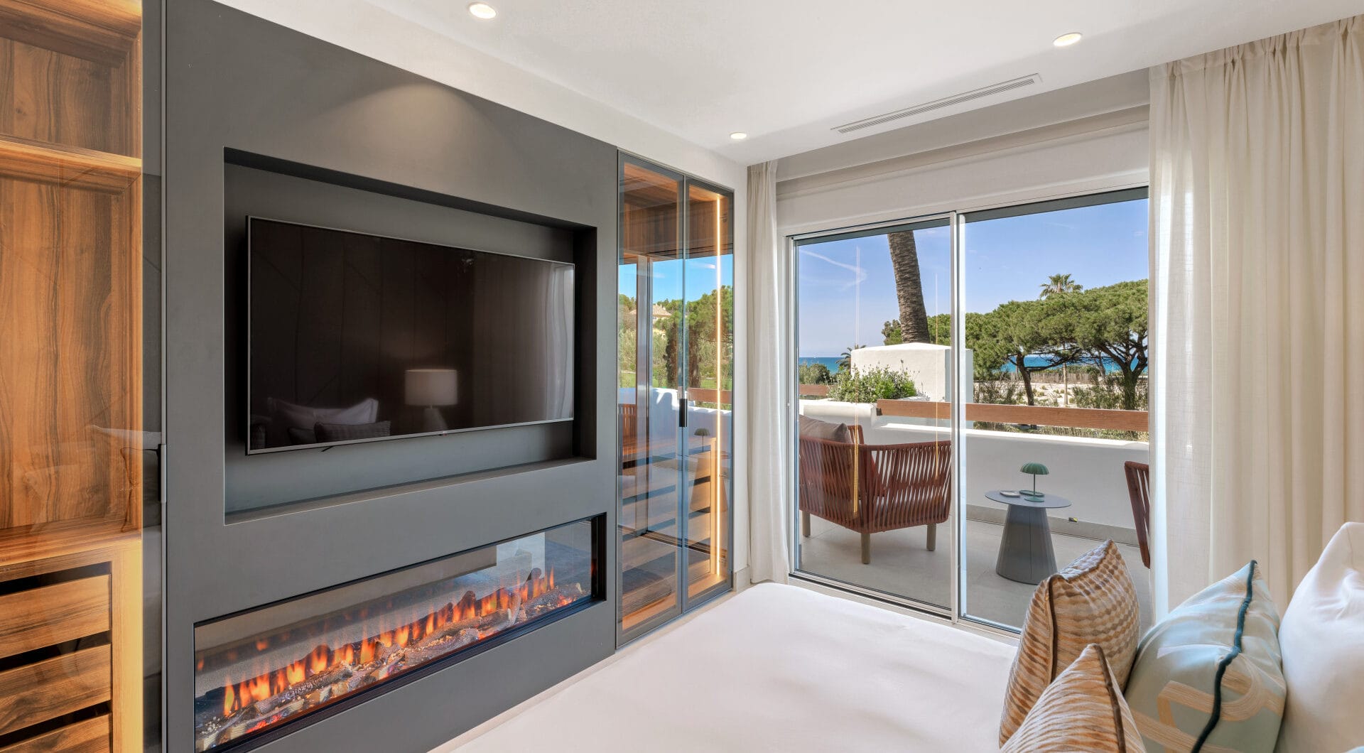 Frontline Beach Apartment with Sea &amp; Golf Views – Los Monteros Palm Beach