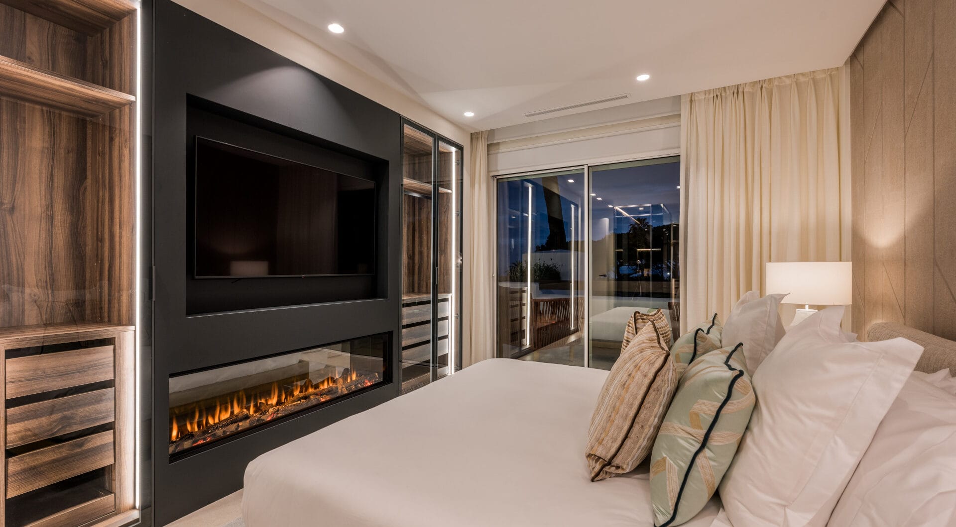 Frontline Beach Apartment with Sea &amp; Golf Views – Los Monteros Palm Beach