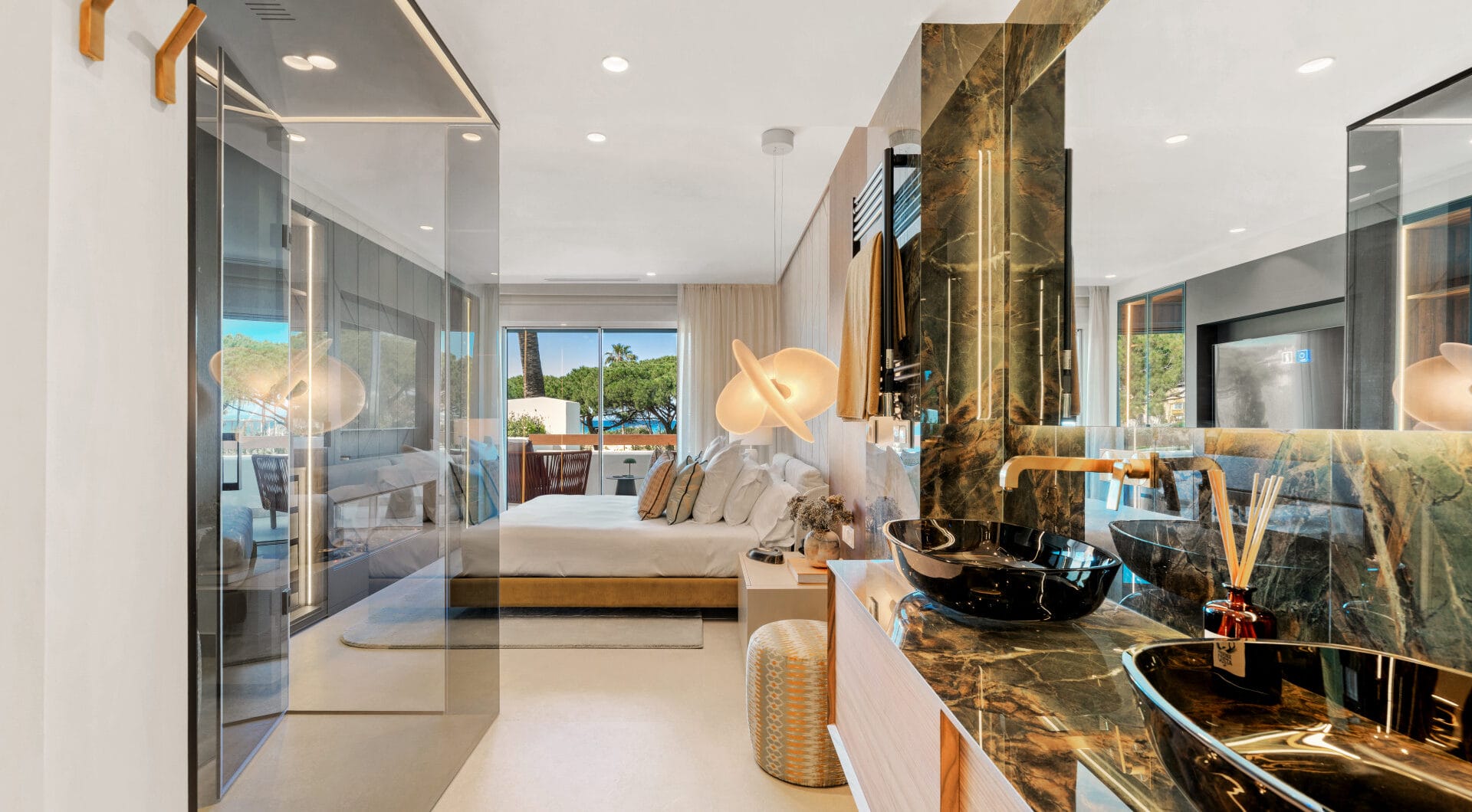 Frontline Beach Apartment with Sea &amp; Golf Views – Los Monteros Palm Beach