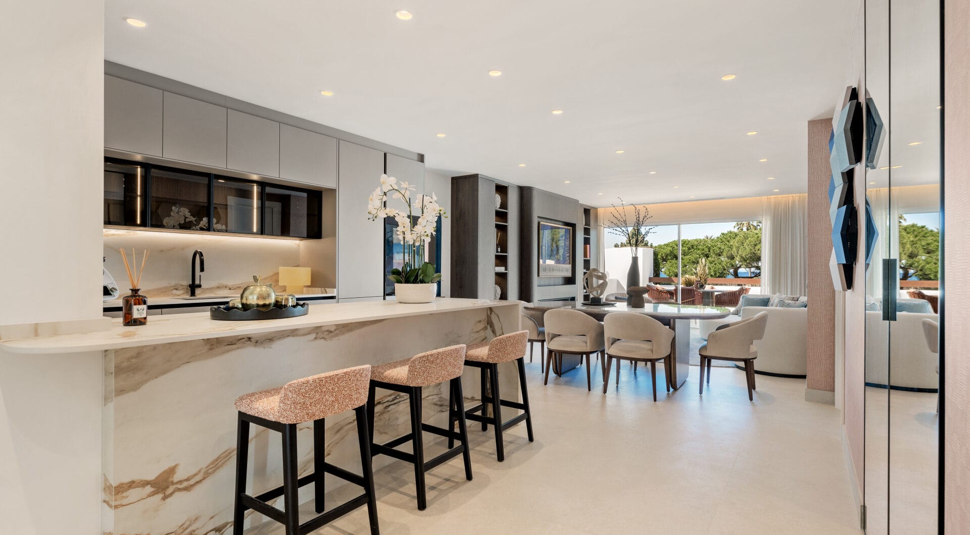 Frontline Beach Apartment with Sea &amp; Golf Views – Los Monteros Palm Beach