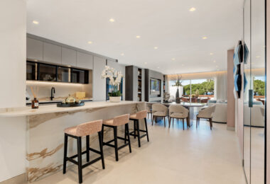 Frontline Beach Apartment with Sea &amp; Golf Views – Los Monteros Palm Beach