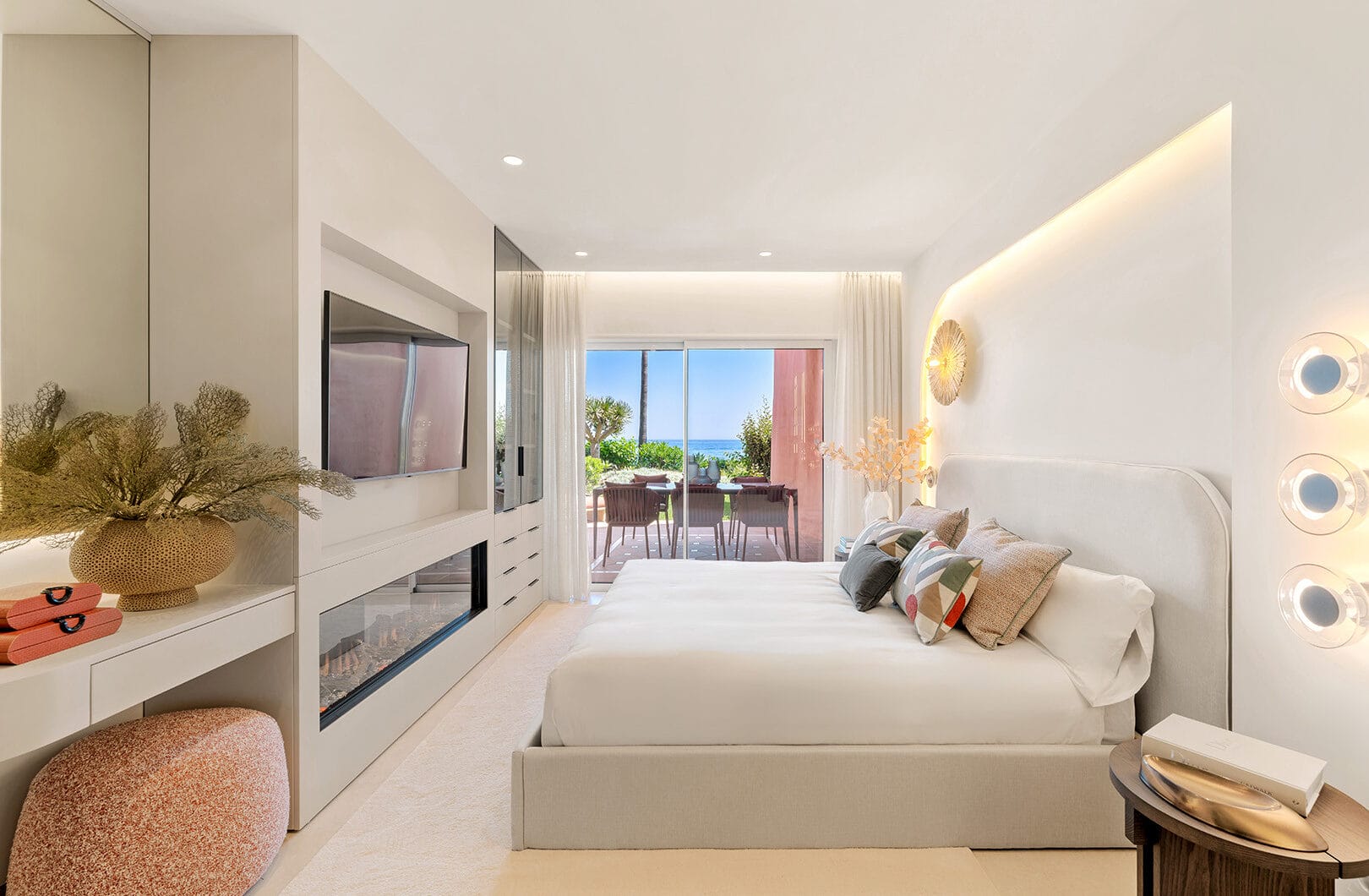 Beachfront Ground-Floor Apartment with Private Terrace in Menara Beach, Estepona