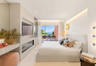 Beachfront Ground-Floor Apartment with Private Terrace in Menara Beach, Estepona