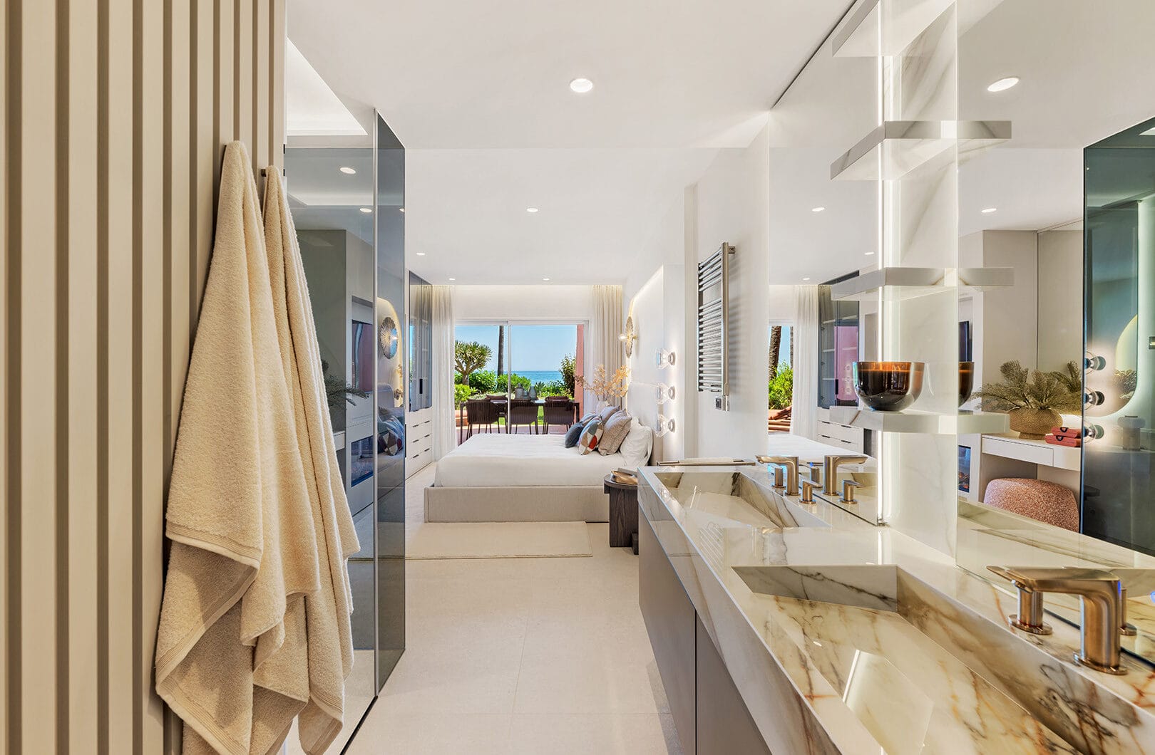 Beachfront Ground-Floor Apartment with Private Terrace in Menara Beach, Estepona