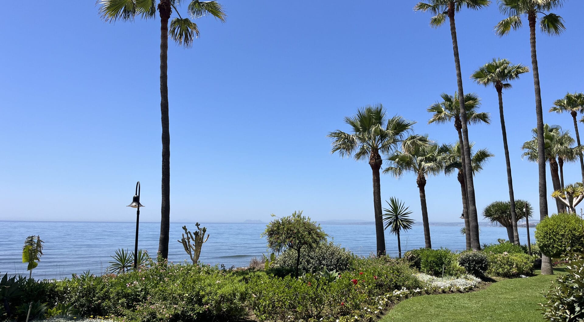 Beachfront Ground-Floor Apartment with Private Terrace in Menara Beach, Estepona