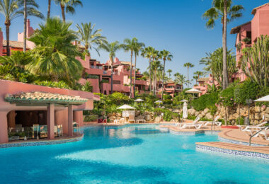 Beachfront Ground-Floor Apartment with Private Terrace in Menara Beach, Estepona