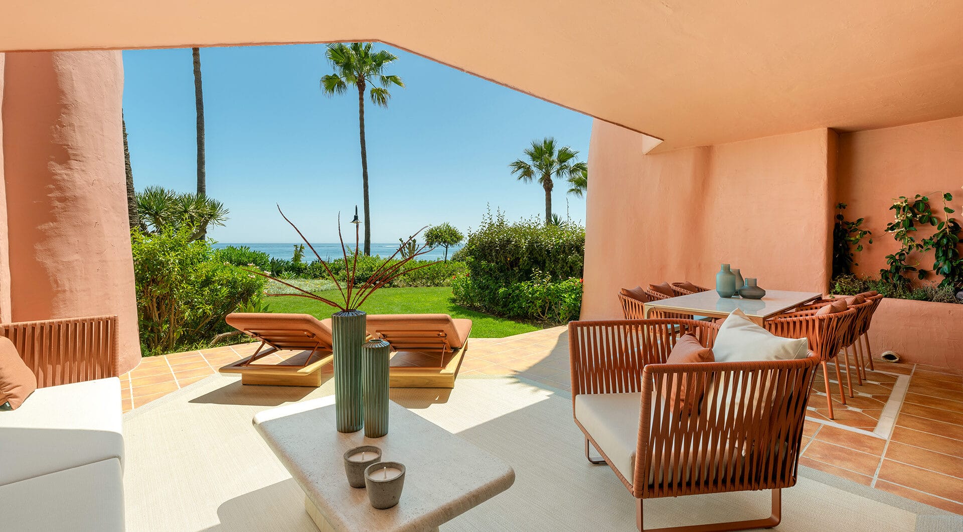 Beachfront Ground-Floor Apartment with Private Terrace in Menara Beach, Estepona