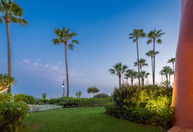 Beachfront Ground-Floor Apartment with Private Terrace in Menara Beach, Estepona