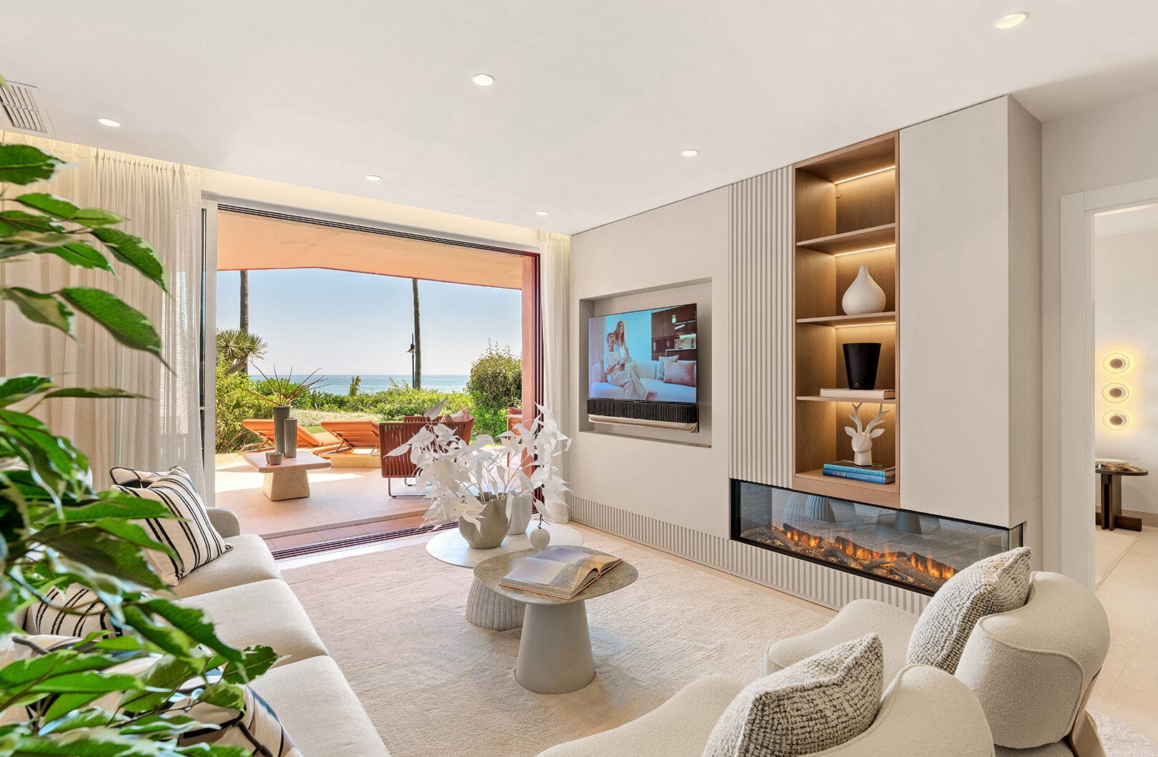 Beachfront Ground-Floor Apartment with Private Terrace in Menara Beach, Estepona